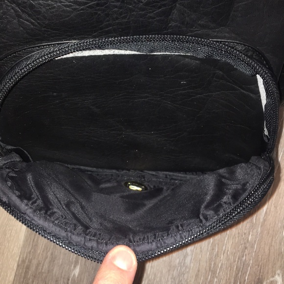 Handmade leather geometric crossbody bag - Picture 6 of 12